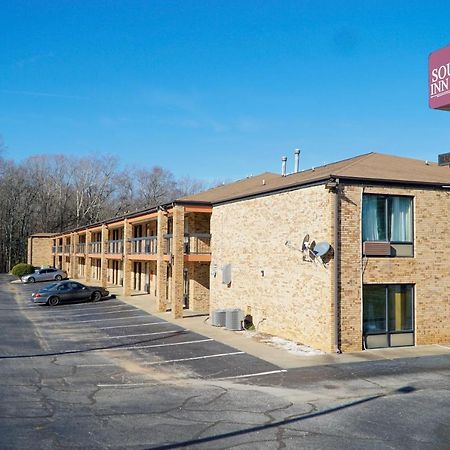 Southern Inn And Suites Spartanburg Buitenkant foto