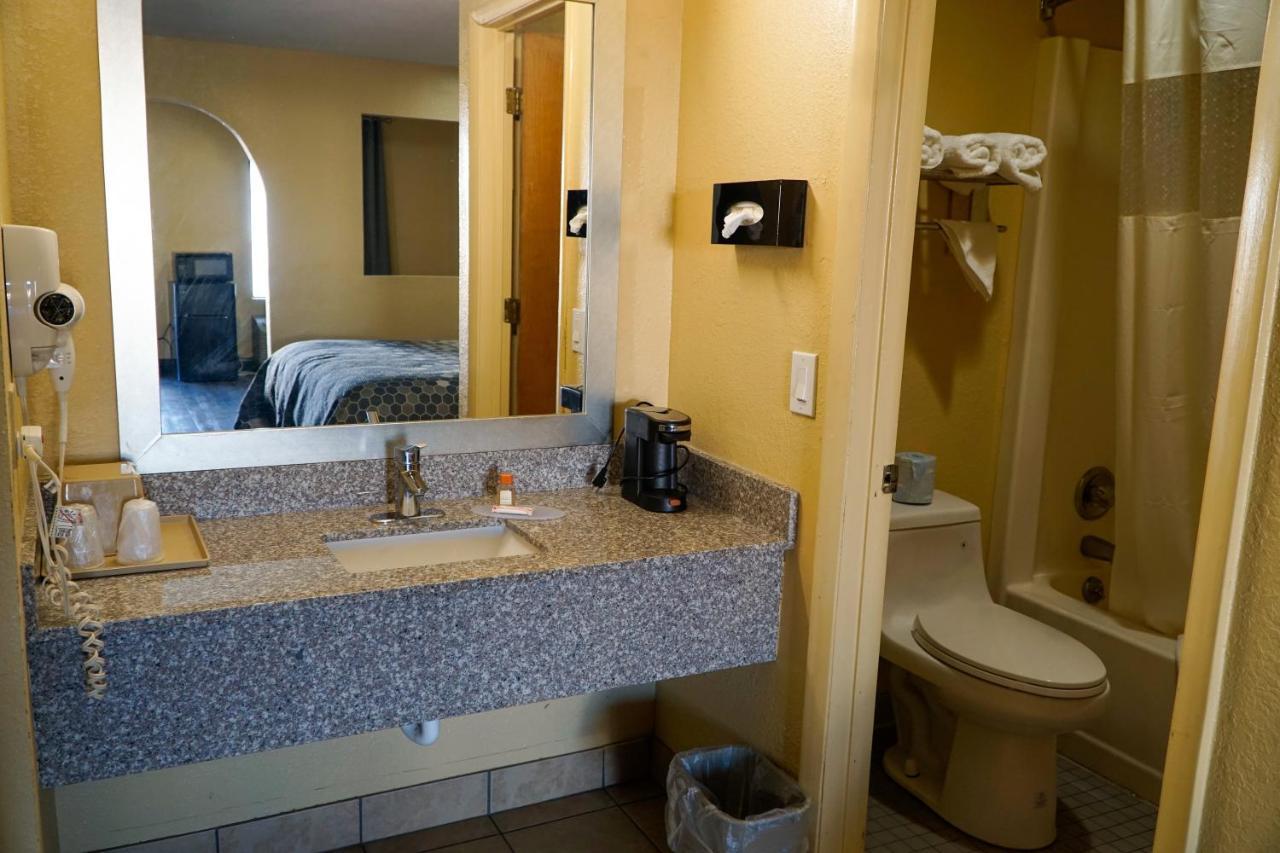 Southern Inn And Suites Spartanburg Buitenkant foto